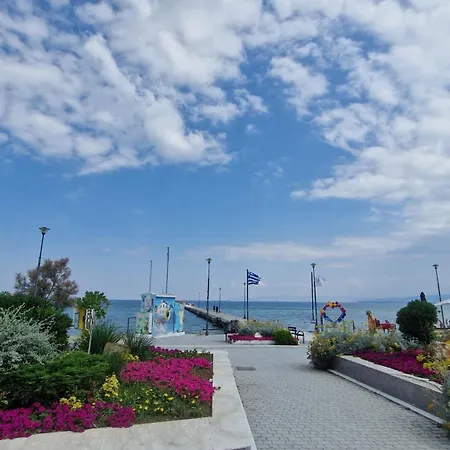 Gloria's Peraia (Thessaloniki)